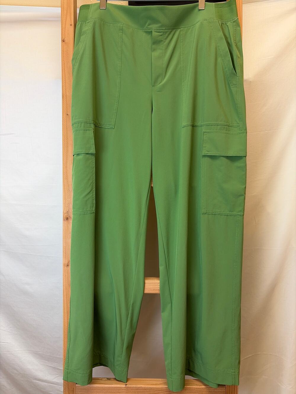 NWT Athleta Brookly Heights Cargo Green Activewear Pants # 0461